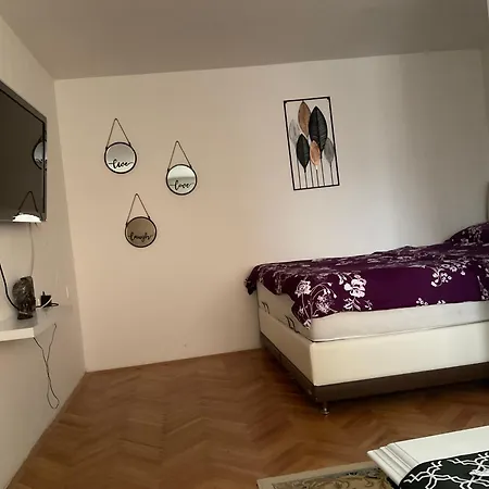 Garaplina No 1 شقة *